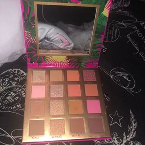 Bh cosmetics hangin’ in Hawaii palette